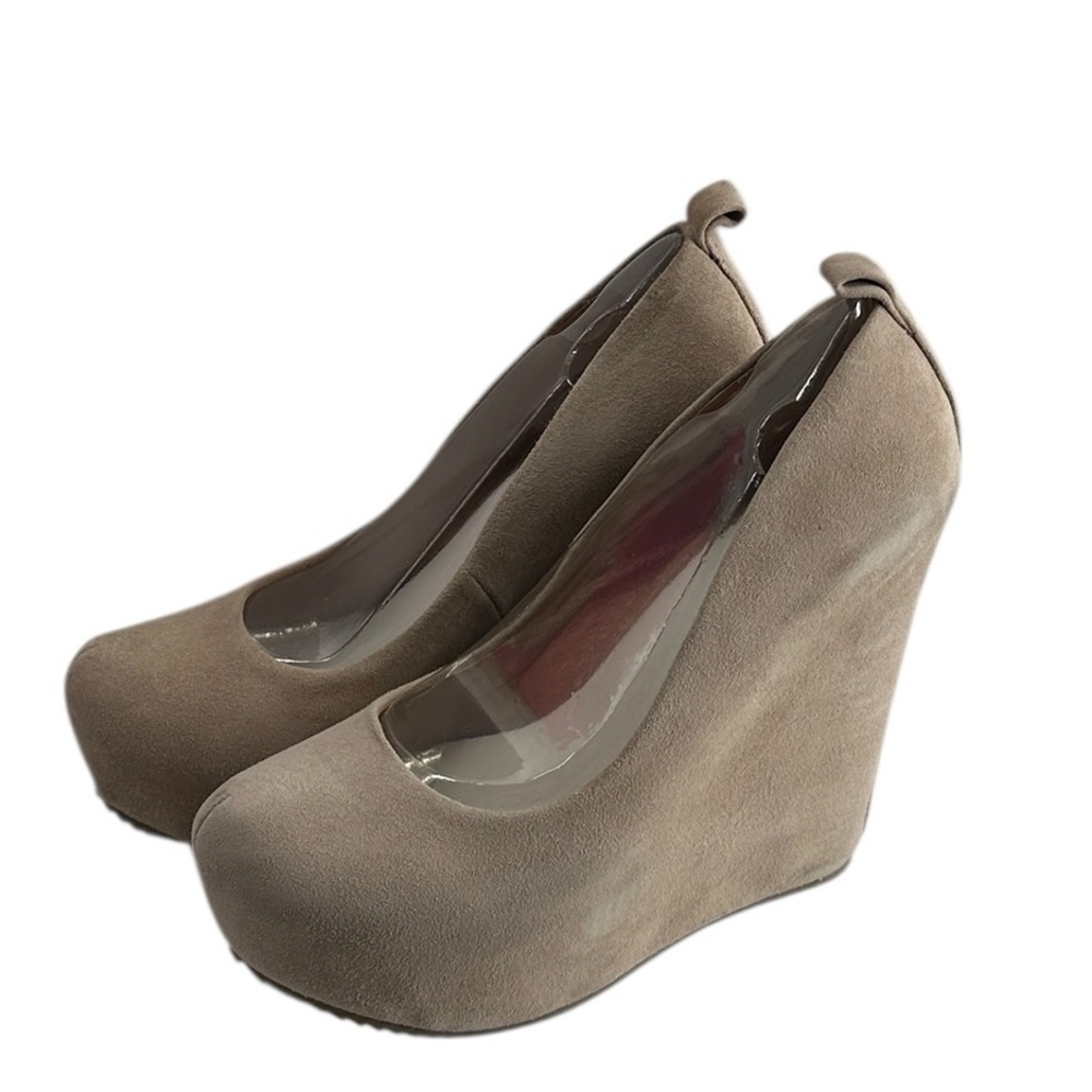 Aldo Calcagni wedge shows beige heels Seude wimsy goth anime sz 6